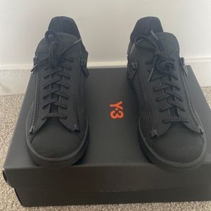 Unisex Adidas x Y3 black sneakers with laces and zipper.